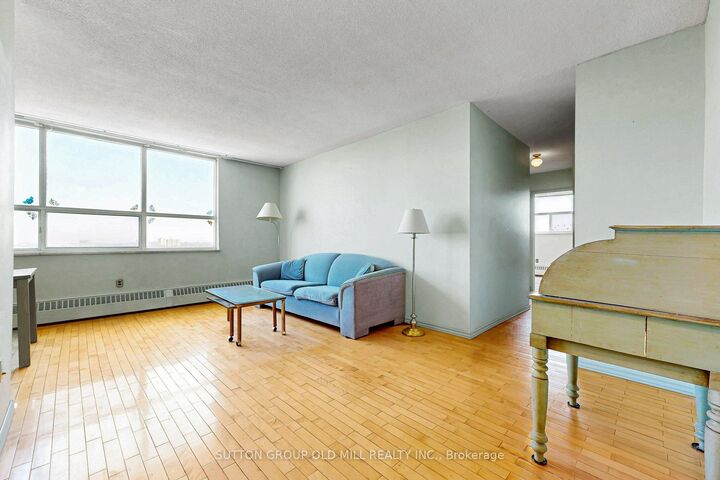 Property Photo:  5 Parkway Forest Drive  ON M2J 1L2 