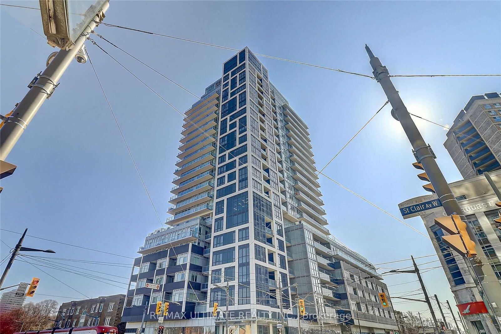 Property Photo: 501 St Clair Avenue W 1803 ON M5P 0A2