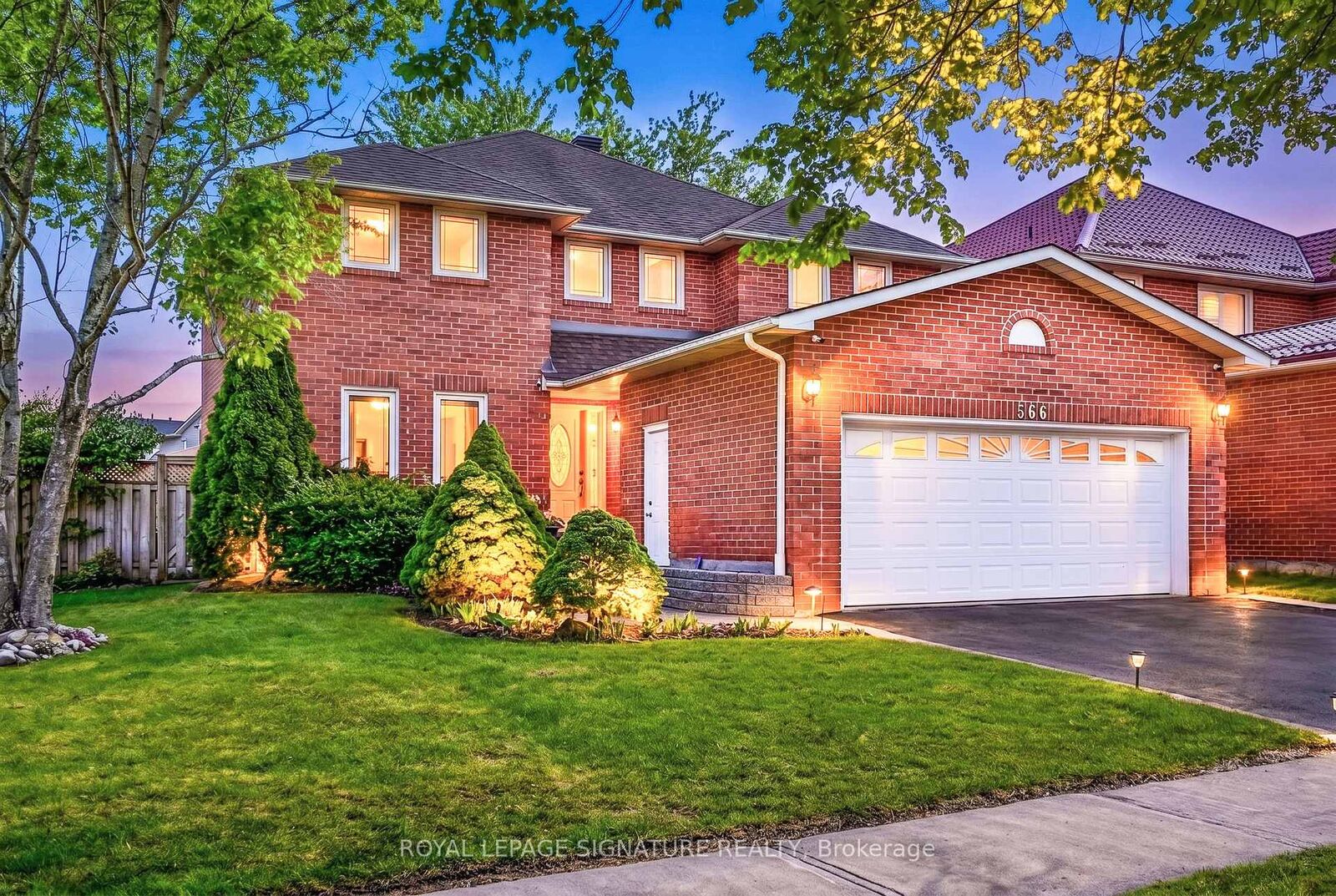 Property Photo: 566 Huntington Ridge Drive ON L5R 2X7