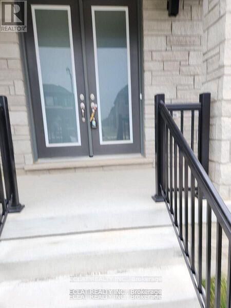Photo de la propriété:  134 Petch Avenue  ON L7C 4L3 
