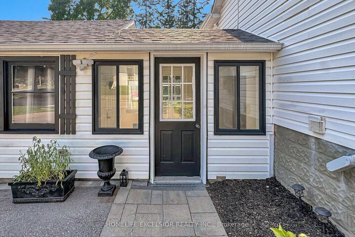Property Photo: 4 Albert Street ON L4A 4H1