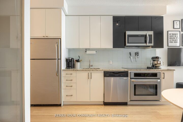 Property Photo: 98 Lillian Street 724 ON M4P 2Y3