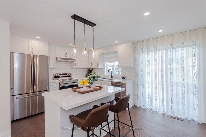 Photo de la propriété:  5 Selkirk Crescent  ON L4N 8G2 