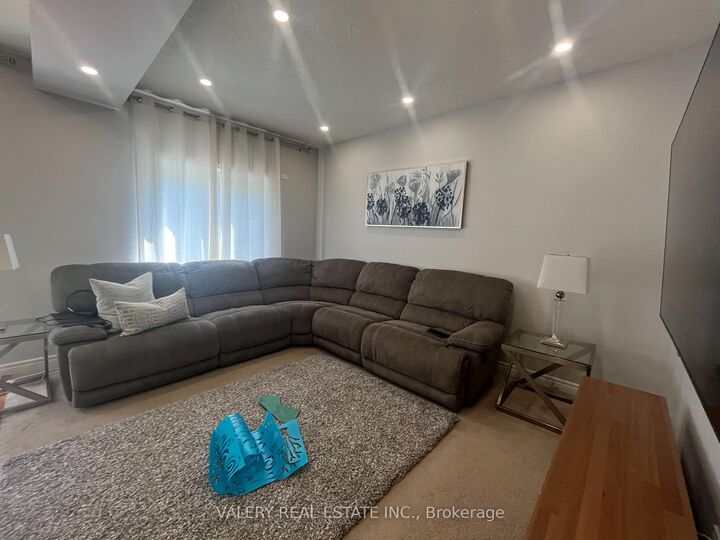Property Photo:  70 Doonmills Drive  ON N2P 2X3 