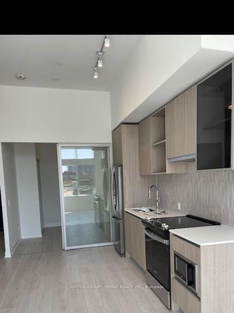 Property Photo: 405 Dundas Street W 104 ON L5M 5P9