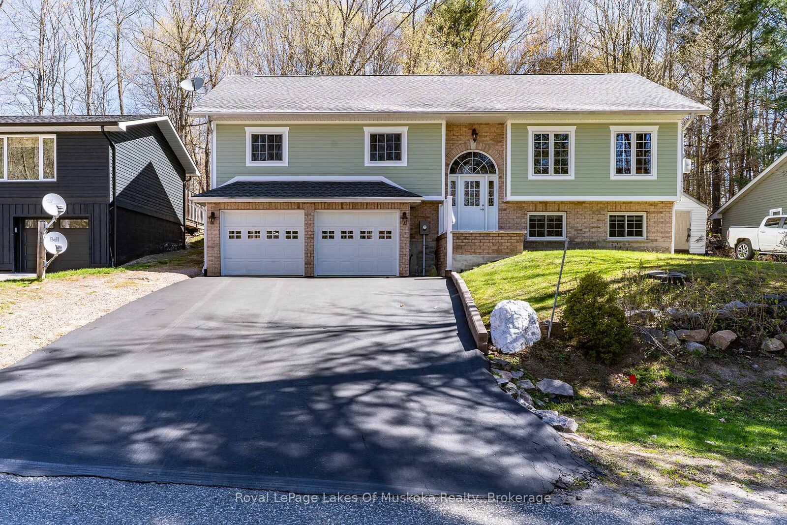 Property Photo:  22 Duke Street  ON P0B 1J0 