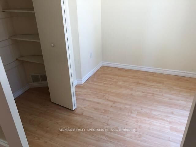 Photo de la propriété:  290 McNicoll Avenue Ground  ON M2H 2C7 