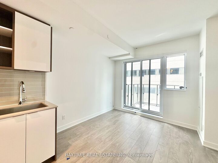 Property Photo:  543 Richmond Street W 1030  ON M5V 0W9 