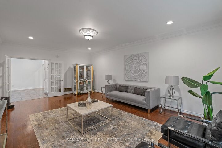 Property Photo: 2339 Glengarry Road ON L5C 1Y1