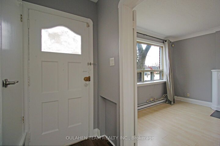 Property Photo: 38 Finch Avenue W ON M2N 2G9
