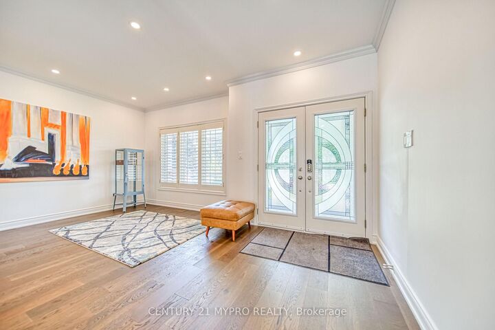 Property Photo:  98 Leyburn Avenue  ON L4C 0J6 