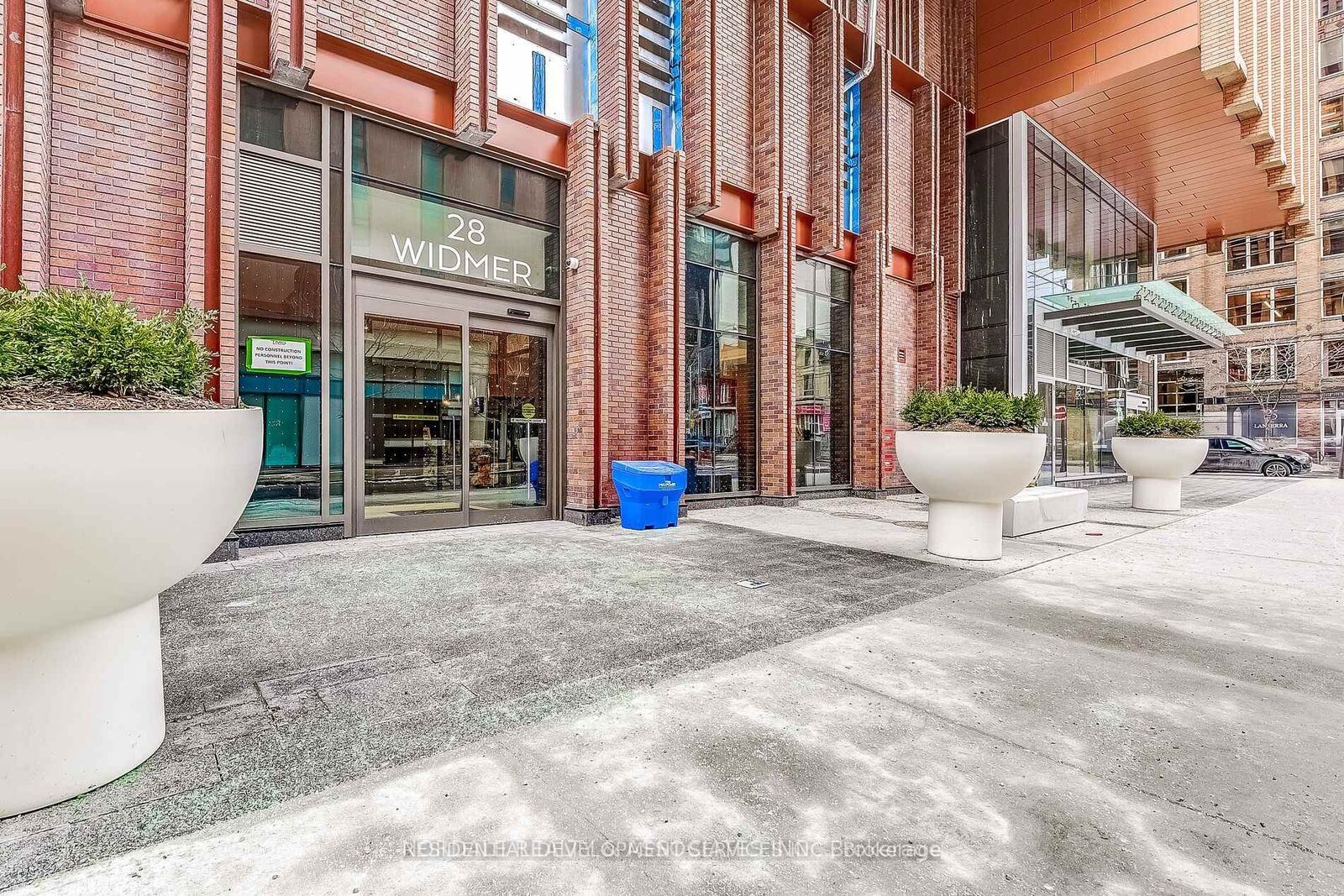Property Photo:  28 Widmer Street 3628  ON M5V 0T2 