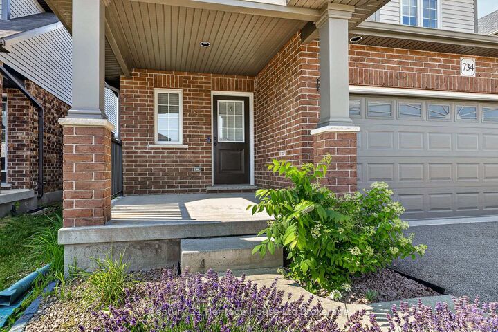 734 Frontenac Crescent — photo 1