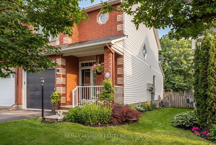 Property Photo: 36 Chantilly Gate ON K2S 2B1