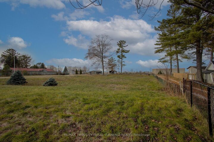 Property Photo:  326 River Road E B  ON L3B 5N6 