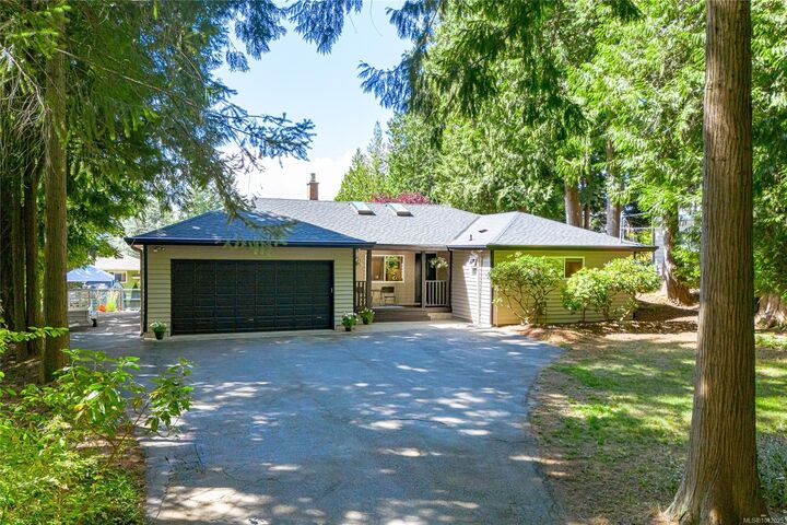Property Photo: 1775 Dean Park Rd BC V8L 1B9
