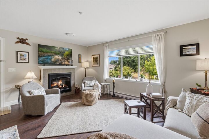 Property Photo: 4442 Hedgestone Pl #202 BC V9T 0E6