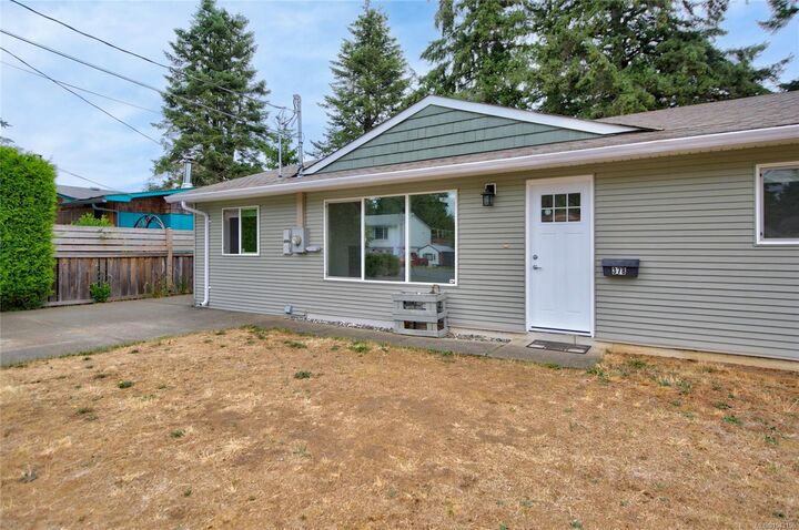 378 Denman St — photo 1