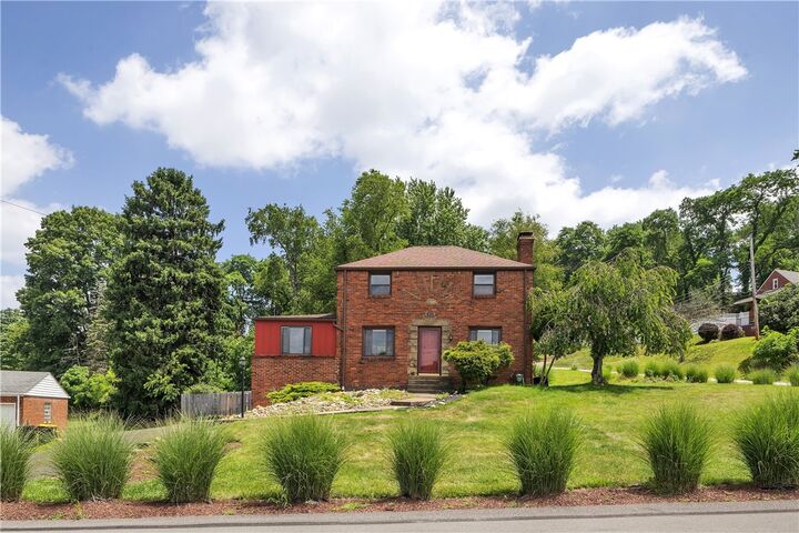 Property Photo:  511 Rolling Green Dr  PA 15102 
