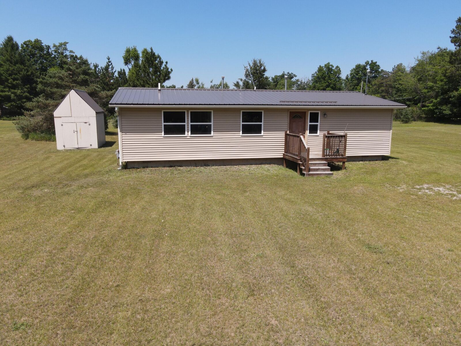 Property Photo: 1989 Betsy Boulevard MI 48621