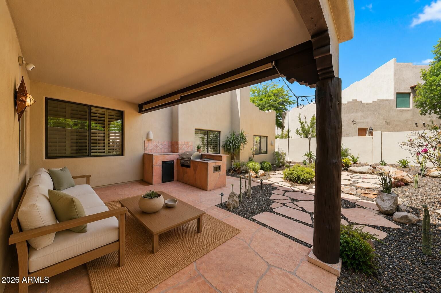 Property Photo: 1732 E Gelding Drive AZ 85022