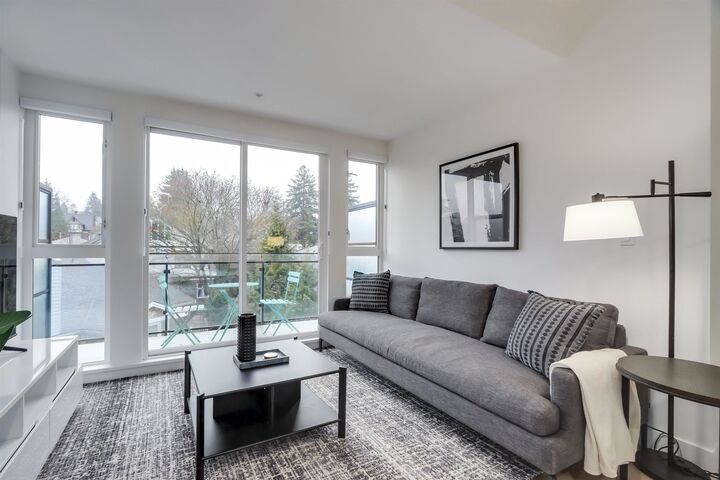 Property Photo: 422 E 3rd Street 41* BC V7L 1G2