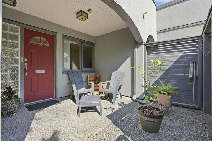 Property Photo:  1344 W 7th Avenue  BC V6H 3W5 