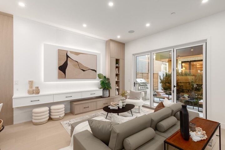 Property Photo: 477 W 20th Avenue BC V5Y 2C7