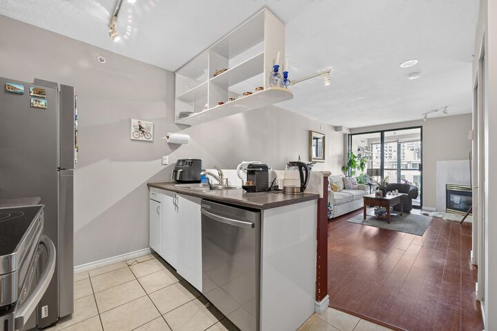 Property Photo:  939 Homer Street 903  BC V6B 2W6 