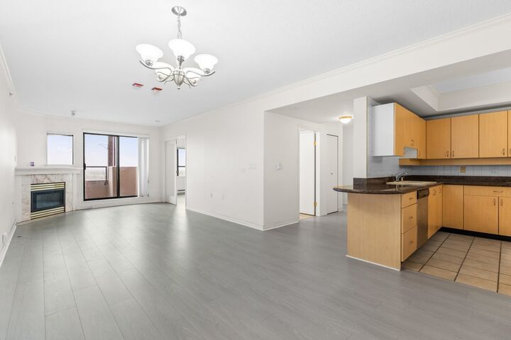 Property Photo:  6611 Cooney Road 1605  BC V6Y 4C5 