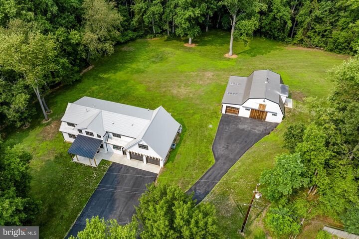 Property Photo:  150 Fox Hollow Road  PA 17565 