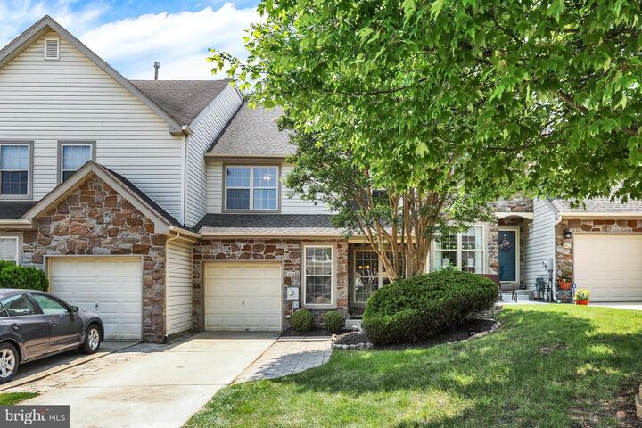 Property Photo:  104 Suffield Court  PA 18914 