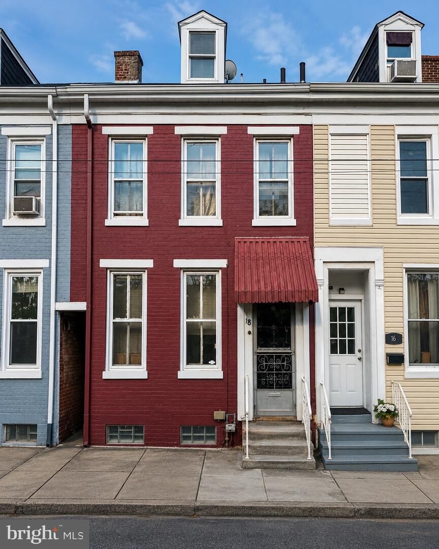 Property Photo:  18 S Lee Street  PA 17403 