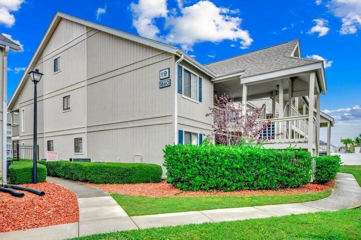 Property Photo: 1860 Auburn Ln. 19-D SC 29575