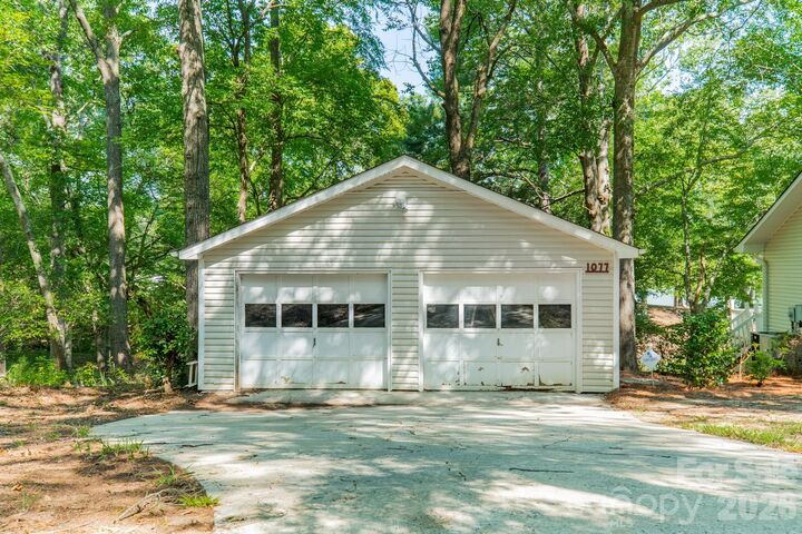 Property Photo:  1077 E Shore Drive  SC 29720 