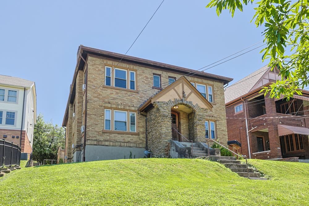 Property Photo:  2724 Stratford Avenue  OH 45220 