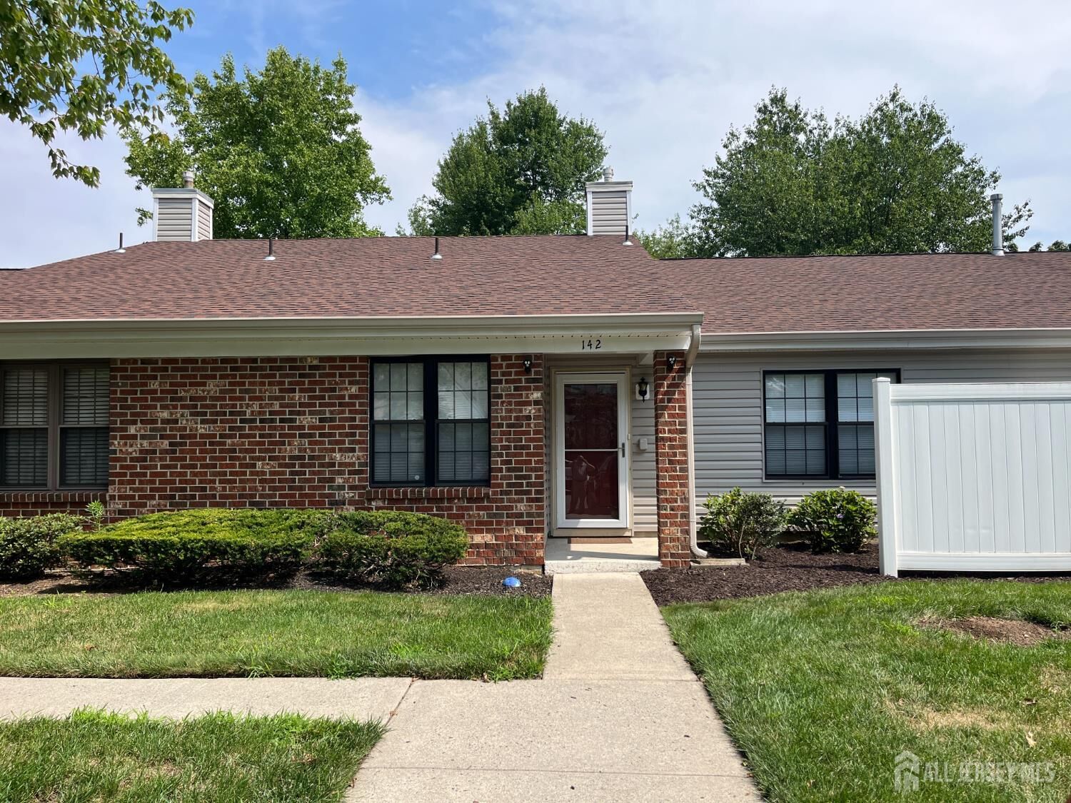 Property Photo: 142 Wycoff Way W NJ 08816