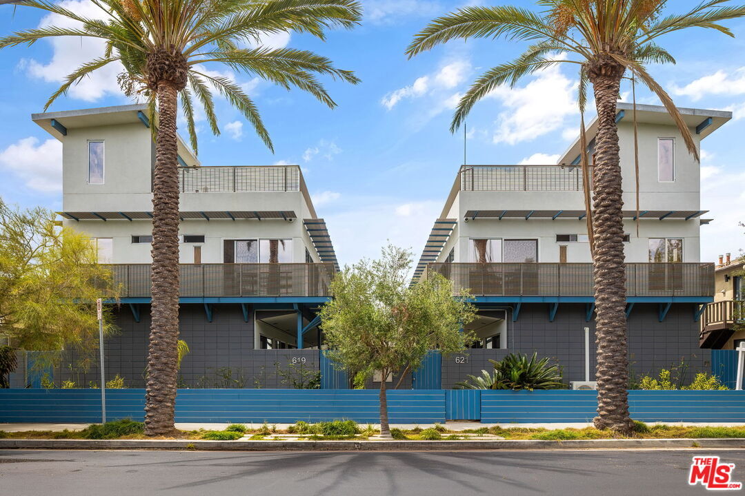 Property Photo:  621 San Juan Ave  CA 90291 