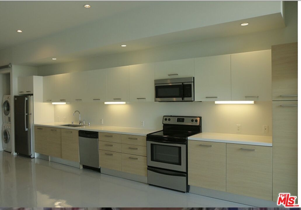 Property Photo: 1107 Venice, Unit 201 CA 90291