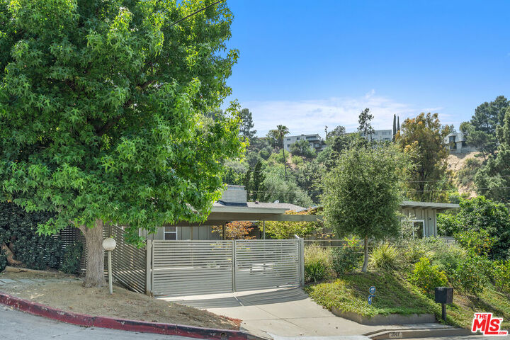 Property Photo:  3641 Woodcliff Rd  CA 91403 
