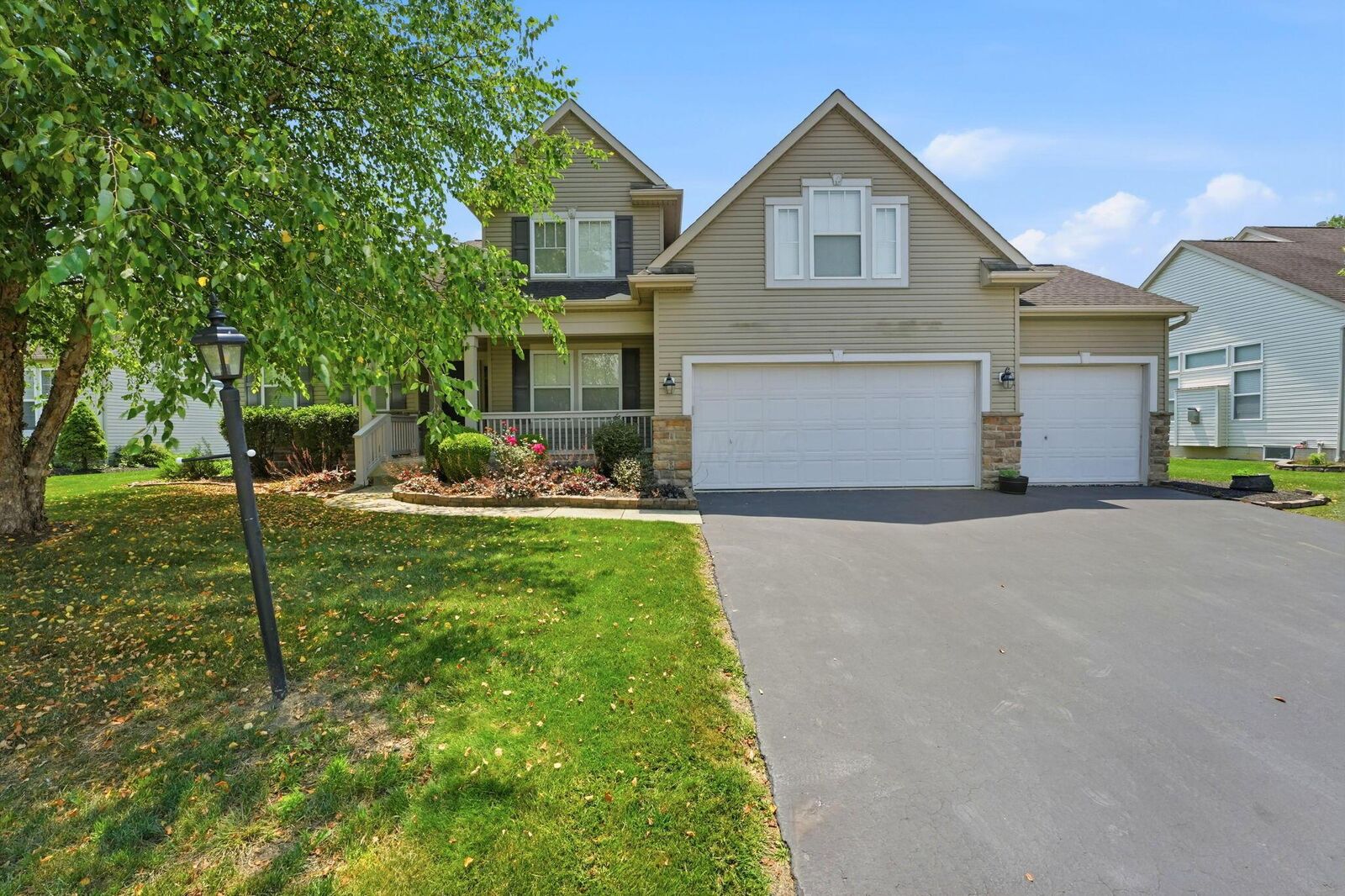 Property Photo:  398 Shawnee S Loop  OH 43062 