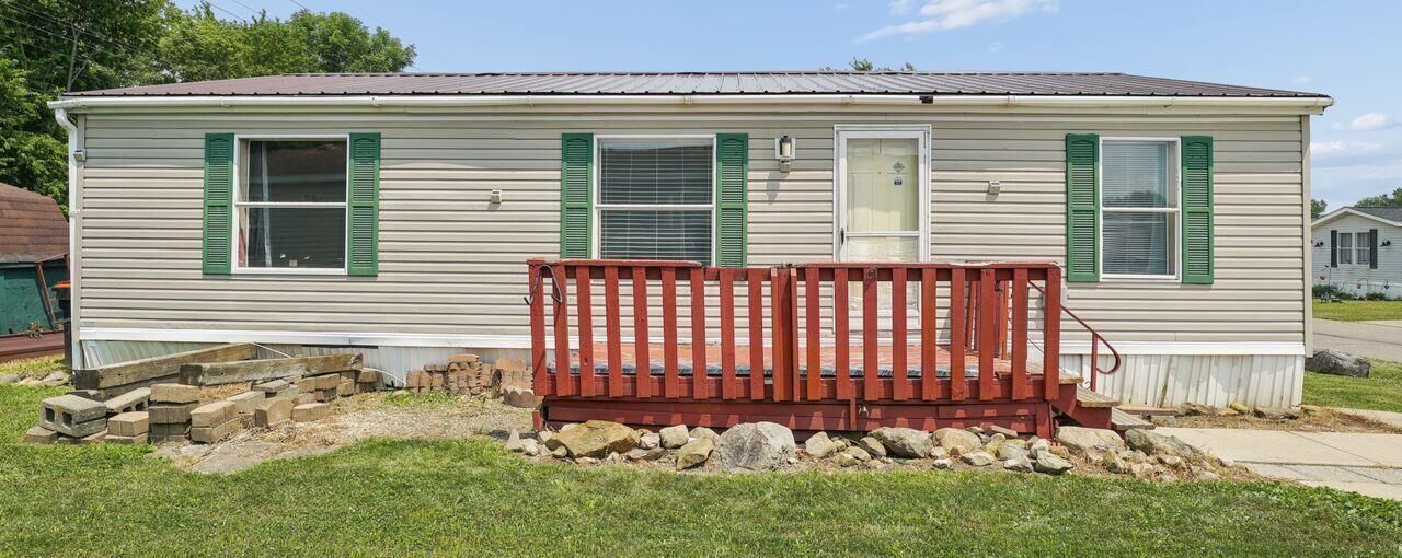 Property Photo:  1100 Thornwood Drive  OH 43056 