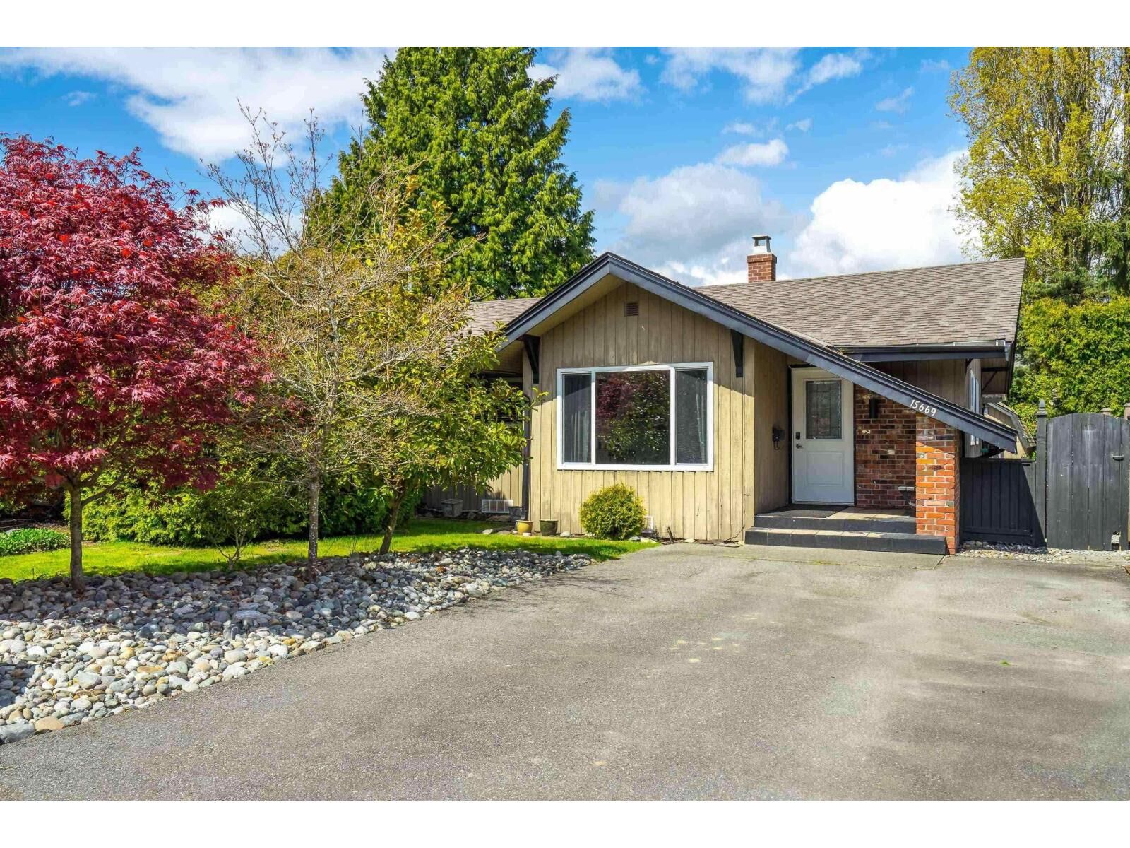 Property Photo: 15669 20 Avenue BC V4A 2A7