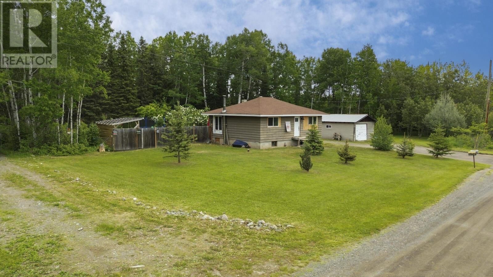 Property Photo: 6 Hume Rd W ON P0T 1W0