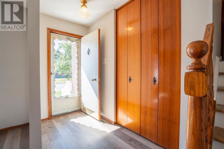 Property Photo: 154 Chambers Ave ON P6A 4V5