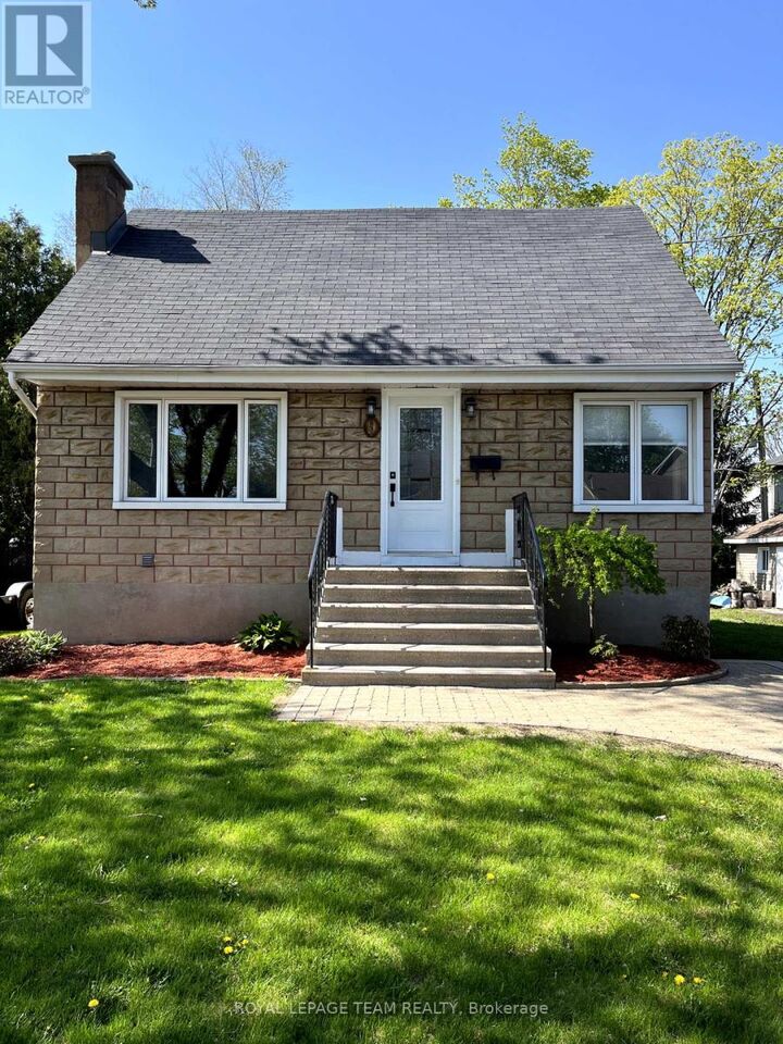 Property Photo:  9 Tower Road East  ON K2G 2E2 