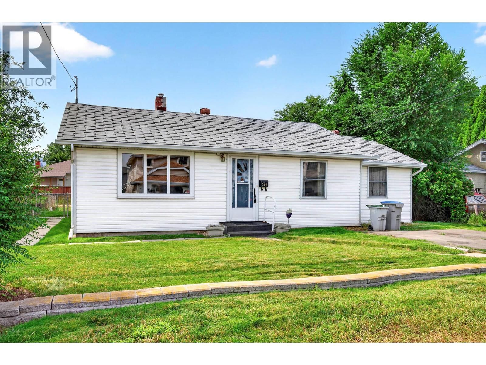Property Photo: 254 Juniper Avenue BC V2B 1H7