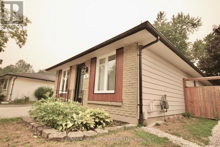 Property Photo:  54 Nicholas Crescent  ON N6E 2E9 