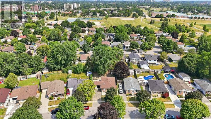 Property Photo: 54 Nicholas Crescent ON N6E 2E9