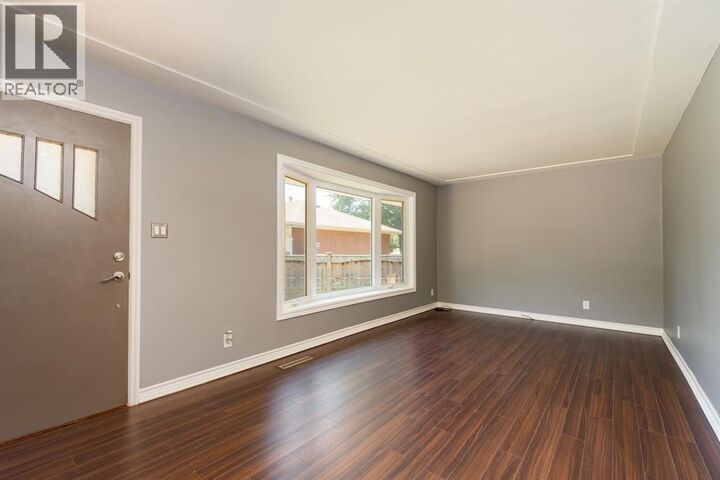 Property Photo:  18 Tweedsmuir Avenue  ON N7S 2R8 